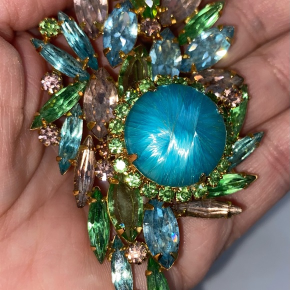 Verified D & E Julianna Large Brooch and Earrings - Picture 4 of 11